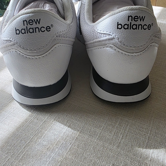 New Balance 311 V2 White Running Shoes W/irridecent logo BRAND NEW NWT UNWORN - Picture 5 of 10
